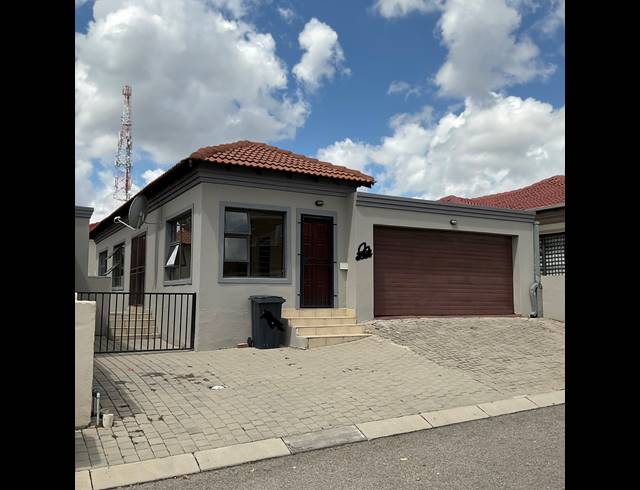 3 BEDROOM FREEHOLD FOR SALE IN SAGEWOOD